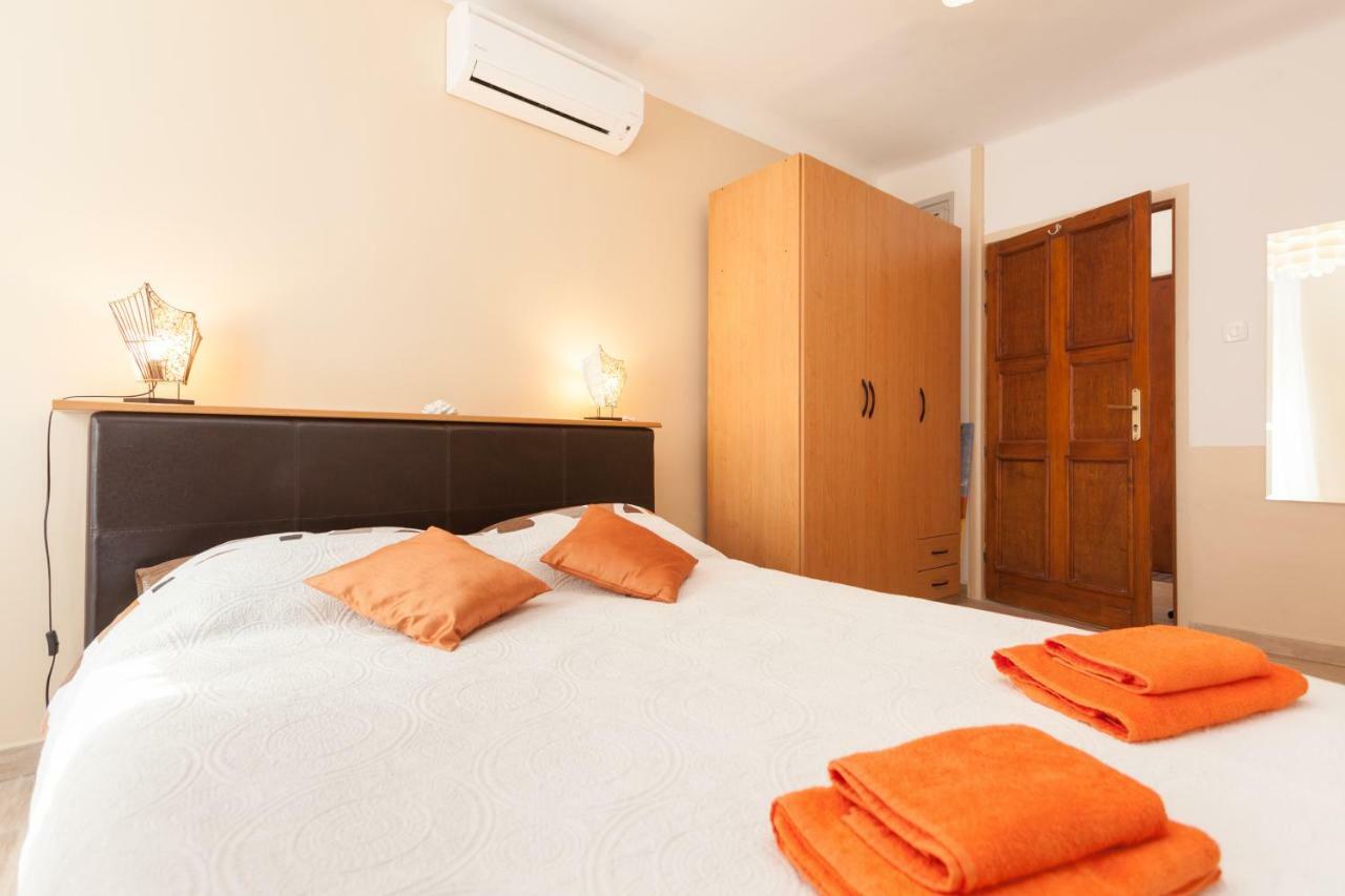 Nice Apartment In The City Center Ровінь Екстер'єр фото