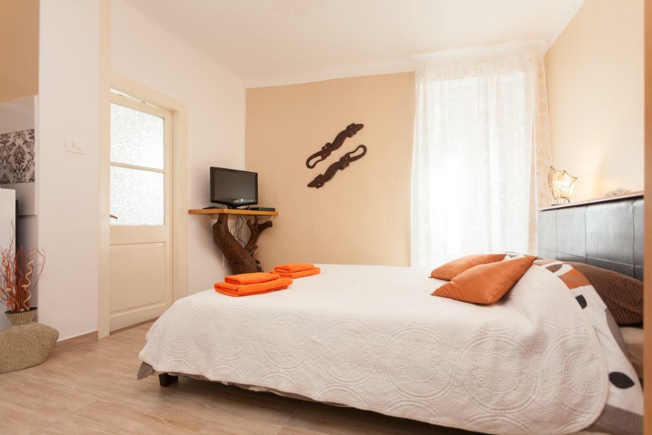 Nice Apartment In The City Center Ровінь Екстер'єр фото