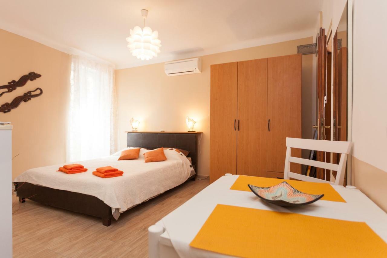 Nice Apartment In The City Center Ровінь Екстер'єр фото