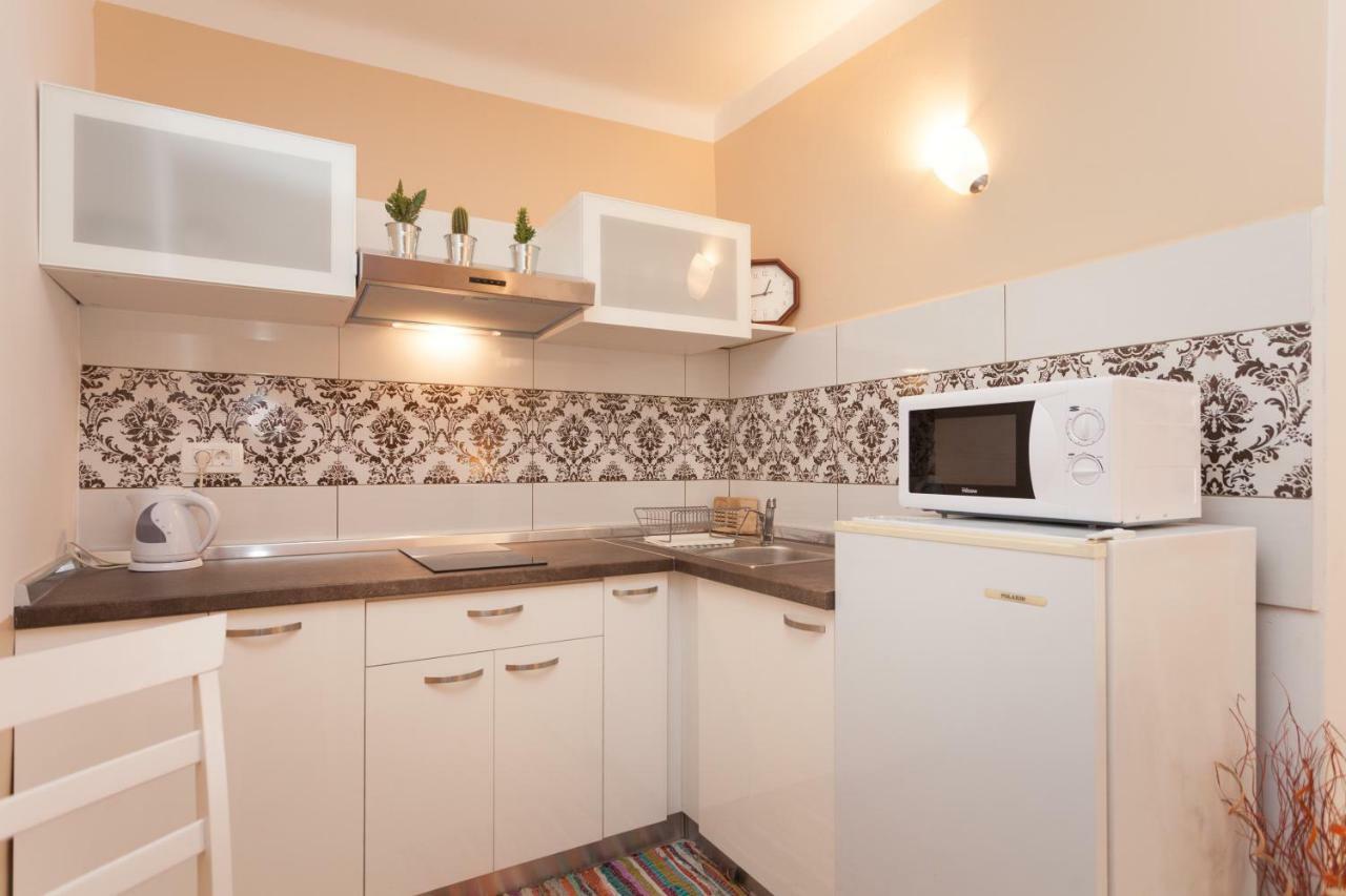 Nice Apartment In The City Center Ровінь Екстер'єр фото